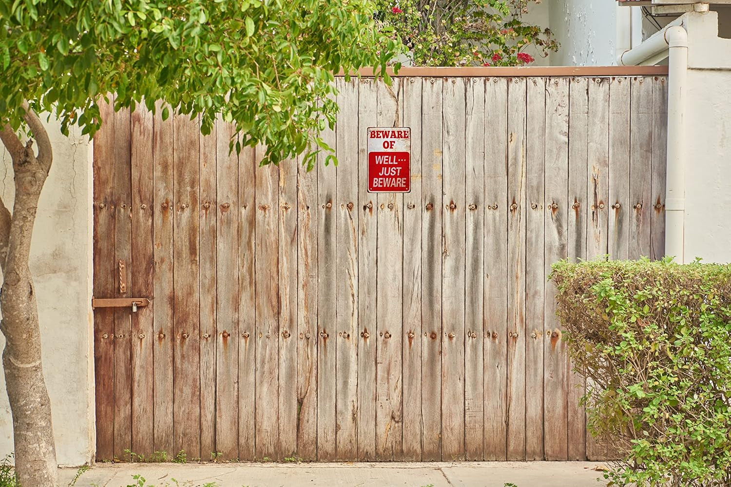 Halloween Decor Beware Sign Beware of Well Just Funny Novelty Tin Sign Vintage Metal Sign Garage Signs for Men Home Decor Tin Art Decor 8 X 12 In